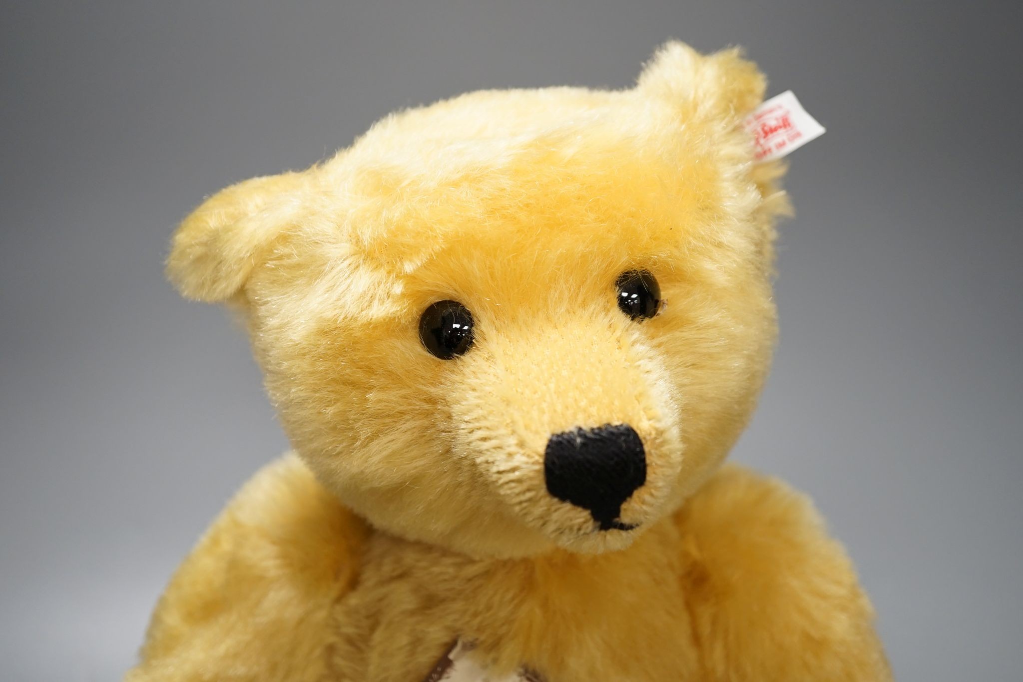Steiff for British Collectors teddy bear, 2001, with box and certificate Limited Edition 45cm